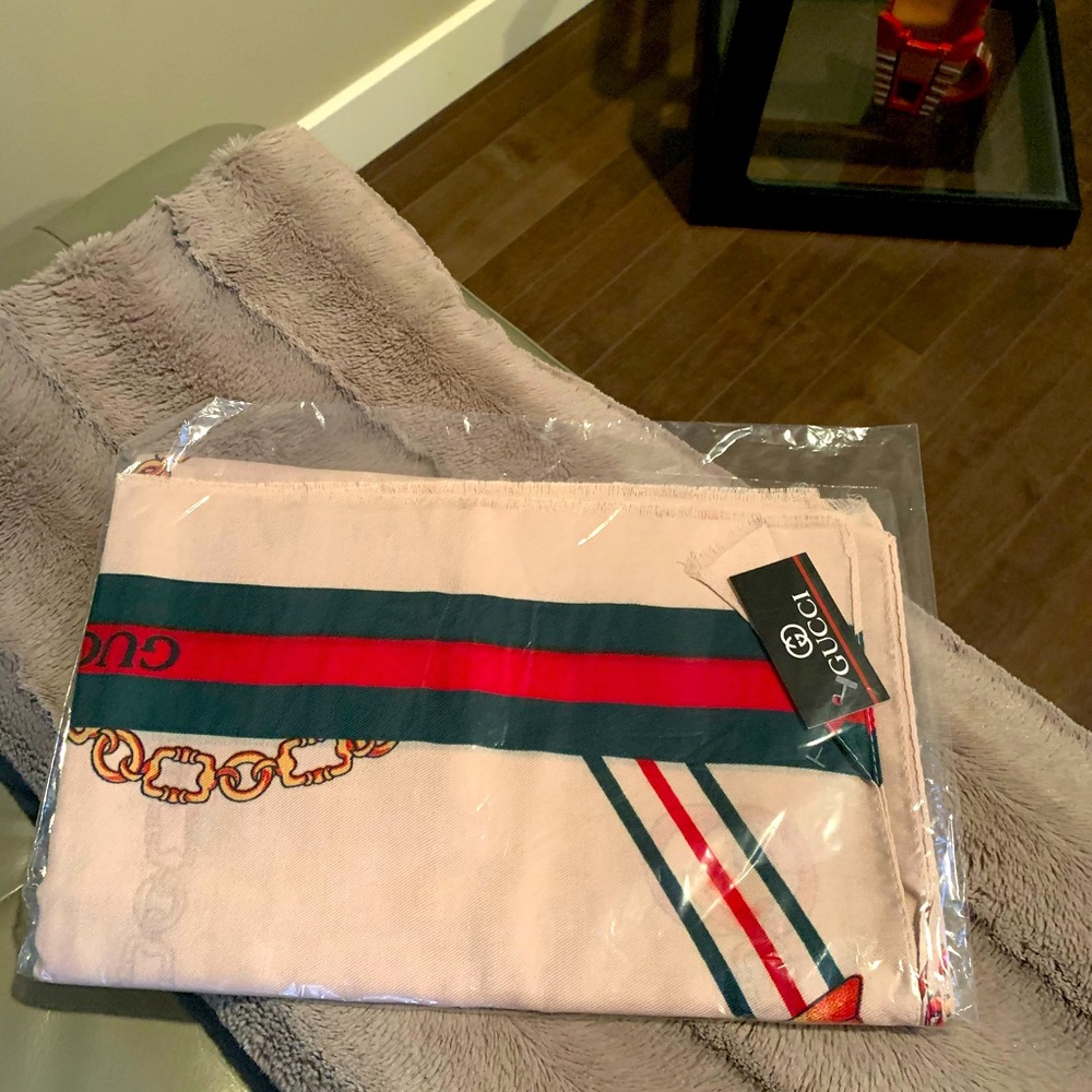 Gucci scarf